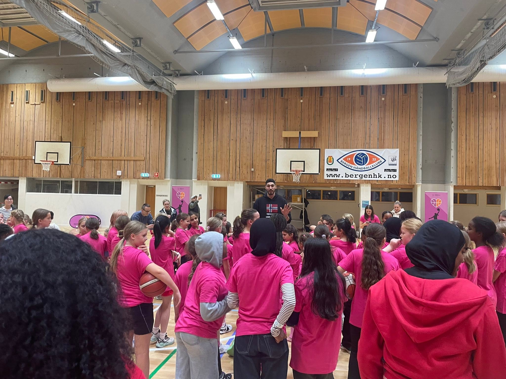 Girls Got Game – med NBA-stjernen Enes Freedom – bilde 20