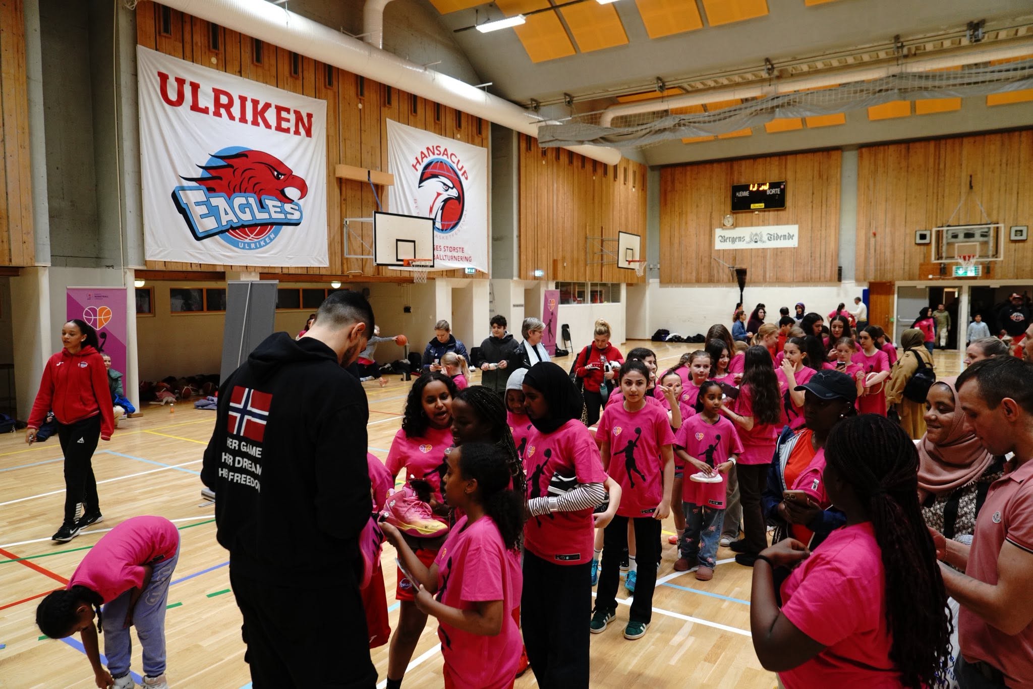 Girls Got Game – med NBA-stjernen Enes Freedom – bilde 12