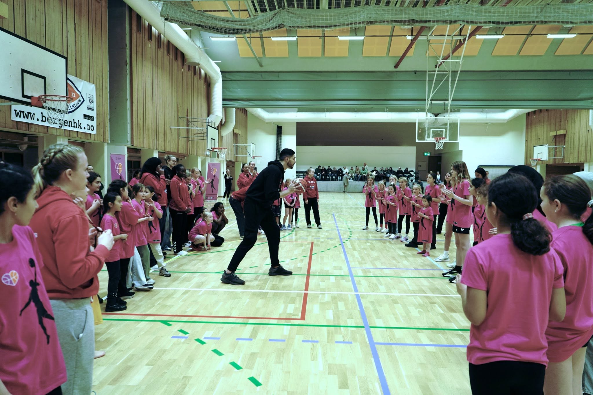 Girls Got Game – med NBA-stjernen Enes Freedom – bilde 13