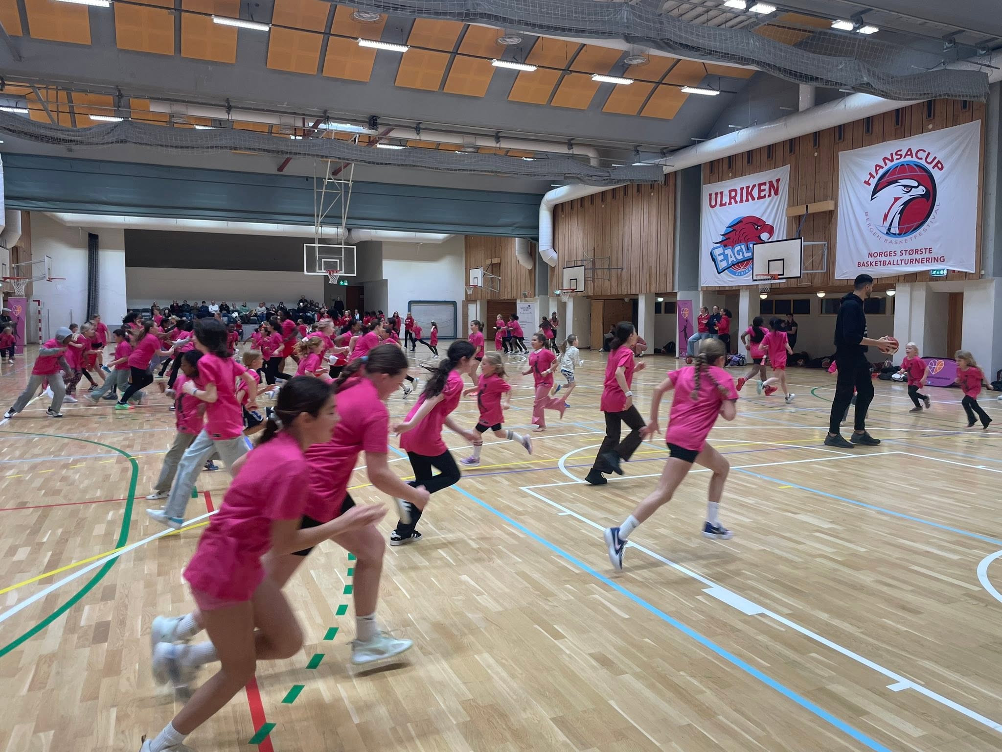 Girls Got Game – med NBA-stjernen Enes Freedom – bilde 24