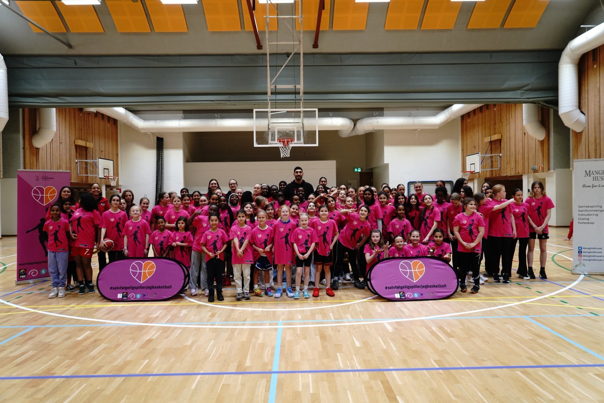 Girls Got Game – med NBA-stjernen Enes Freedom